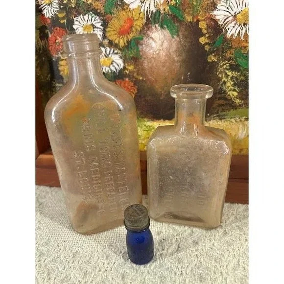 Vintage Apothecary Bottles Lot Groves Chill Tonic Courage's Oriental Cream Vicks - Picture 1 of 6